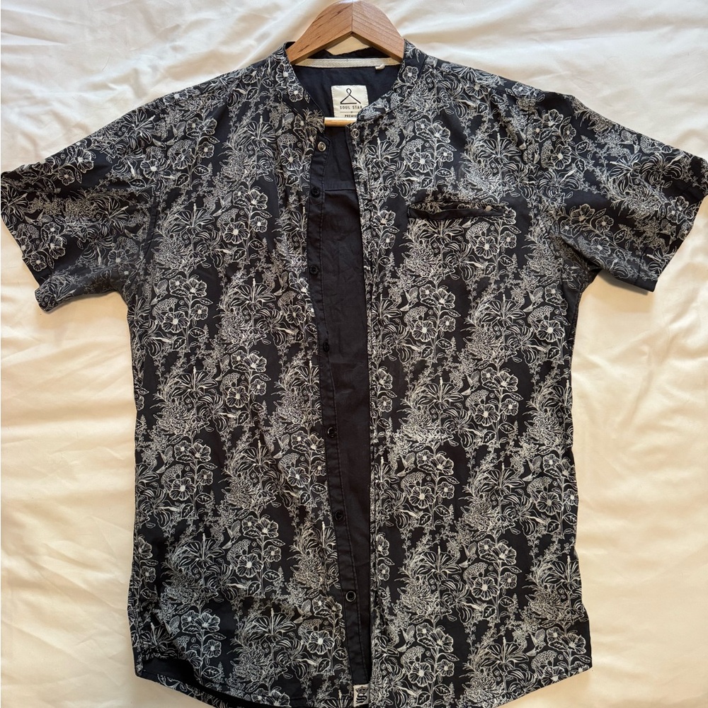 Gildan Black and Gray Floral Men's Shirt Jacket